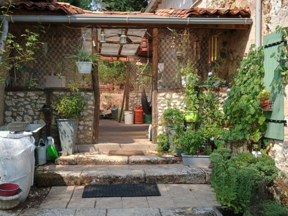 Equestrian Property In The Heart Of Dordogne (12 Acres)