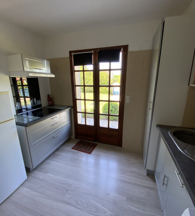 4-bedroom House In Saint-romain, France (204 M²)