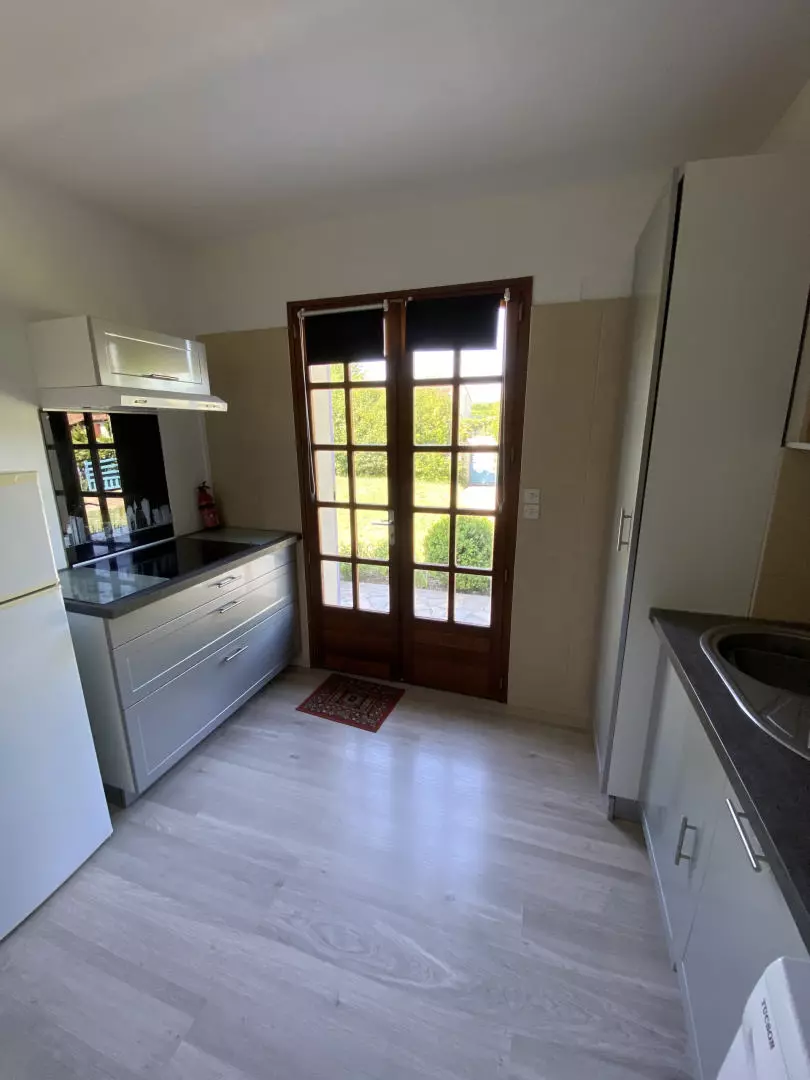 4-bedroom House In Saint-romain, France (204 M²)