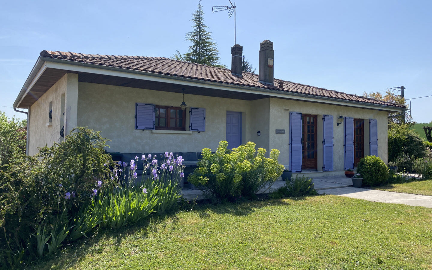 4-bedroom House In Saint-romain, France (204 M²)
