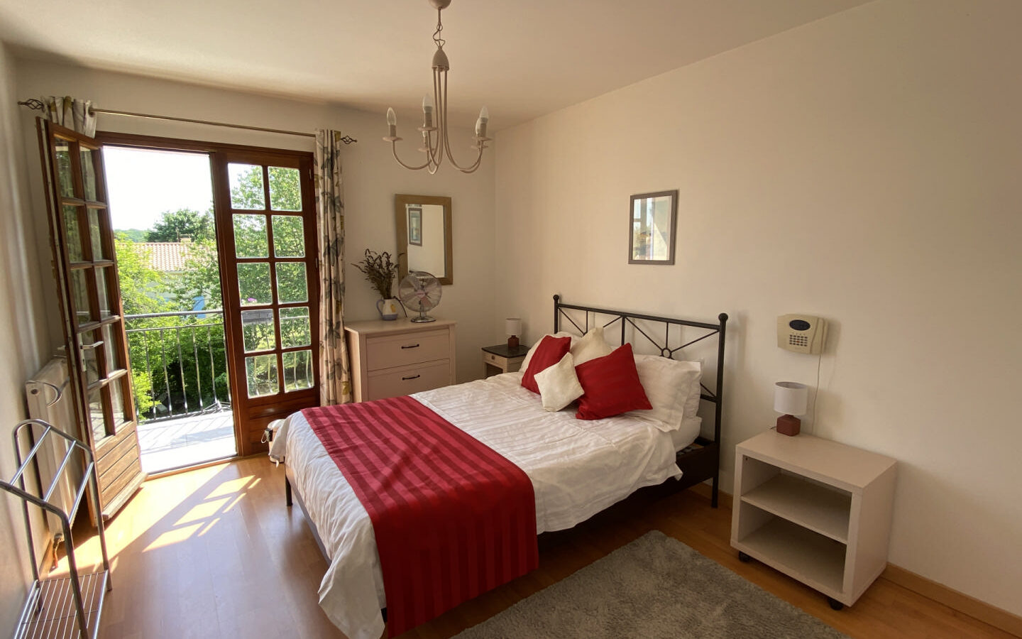 4-bedroom House In Saint-romain, France (204 M²)