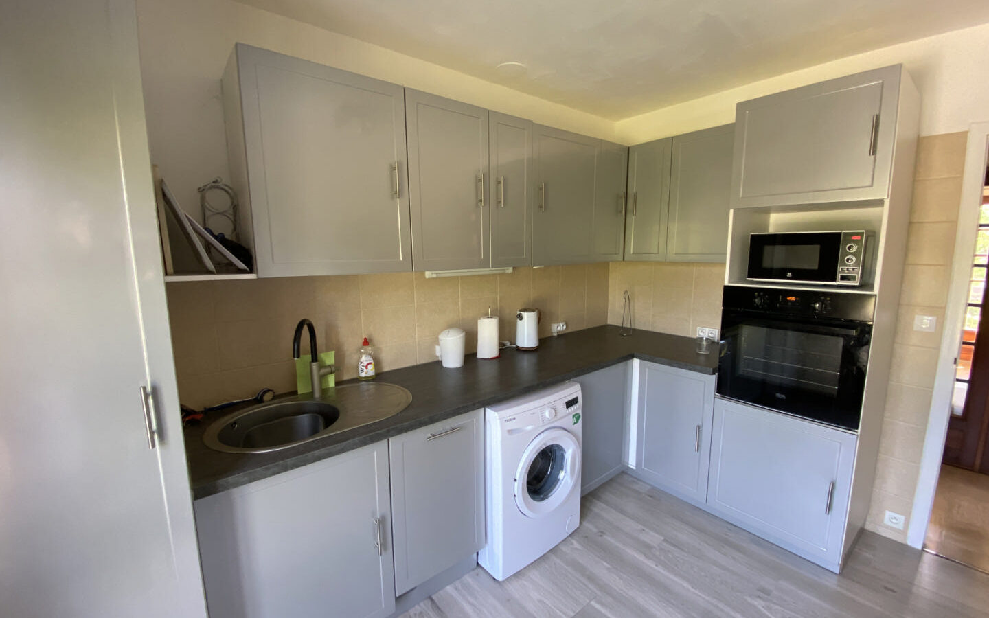 4-bedroom House In Saint-romain, France (204 M²)