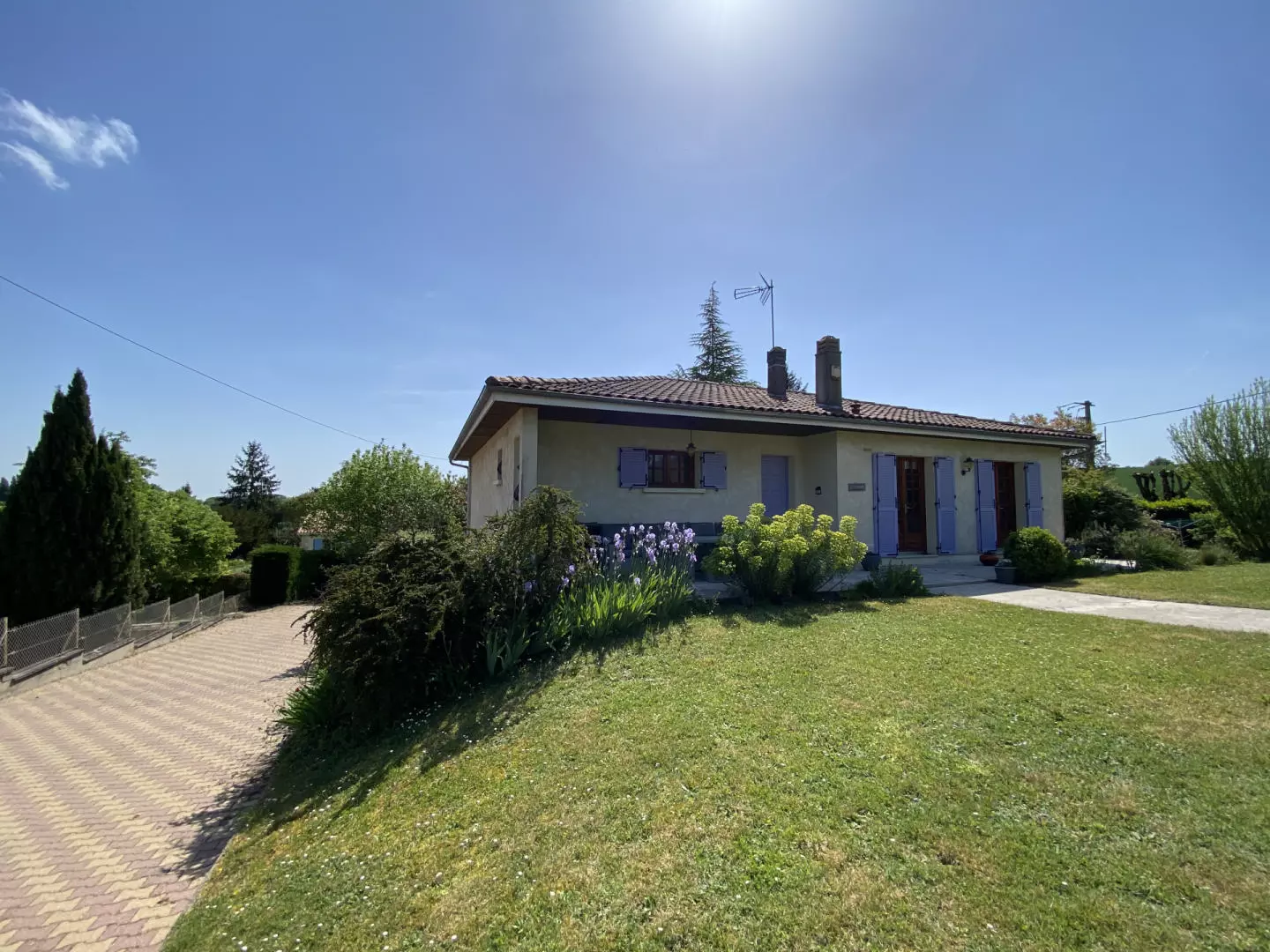 4-bedroom House In Saint-romain, France (204 M²)