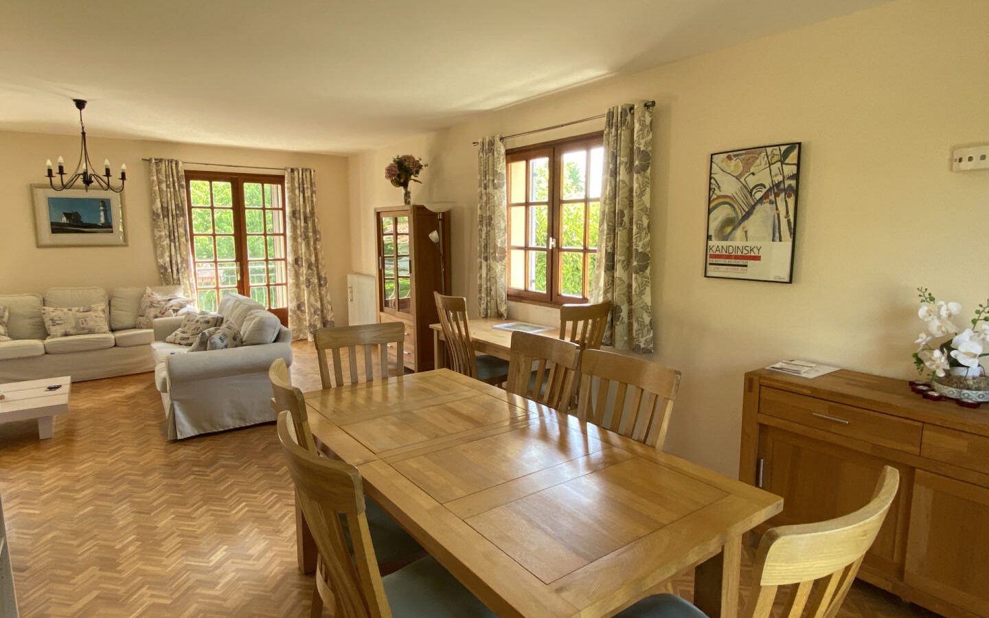 4-bedroom House In Saint-romain, France (204 M²)