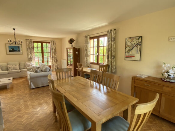4-bedroom House In Saint-romain, France (204 M²)