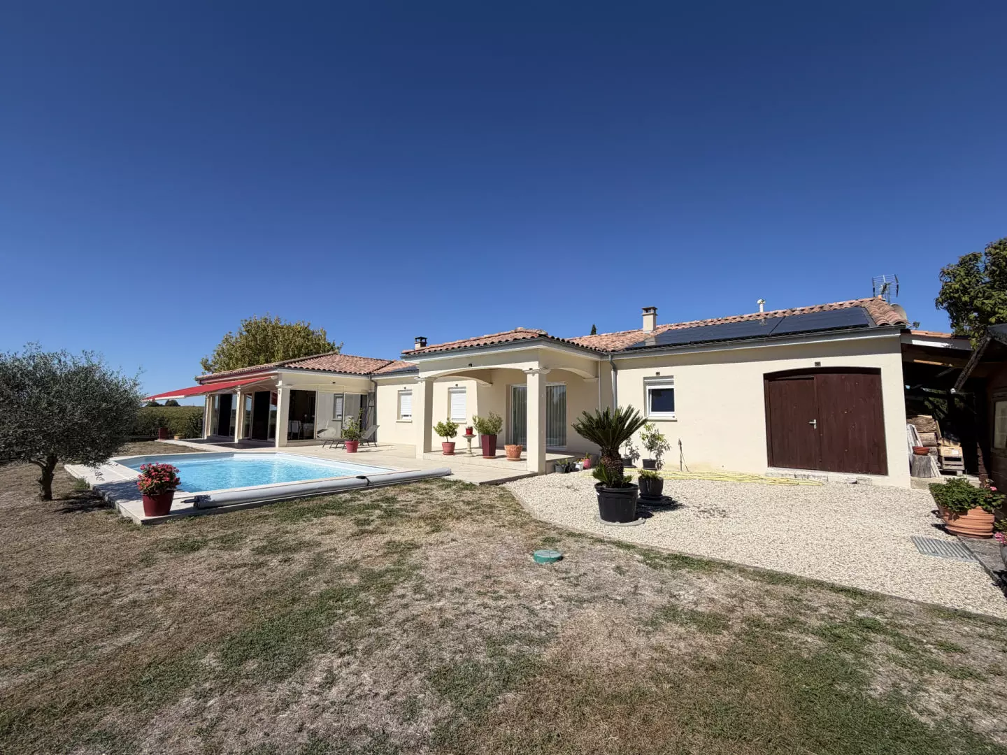 3-bedroom House In Saint-maigrin, France (156 M²)