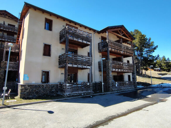 1-bedroom Apartment In Les Angles, France (32 M²)
