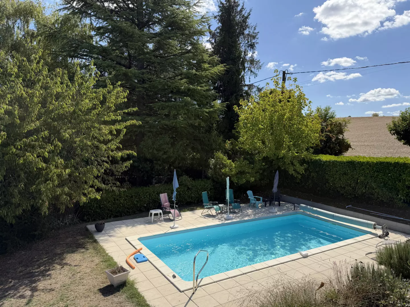 4-bedroom House In Saint-romain, France (204 M²)