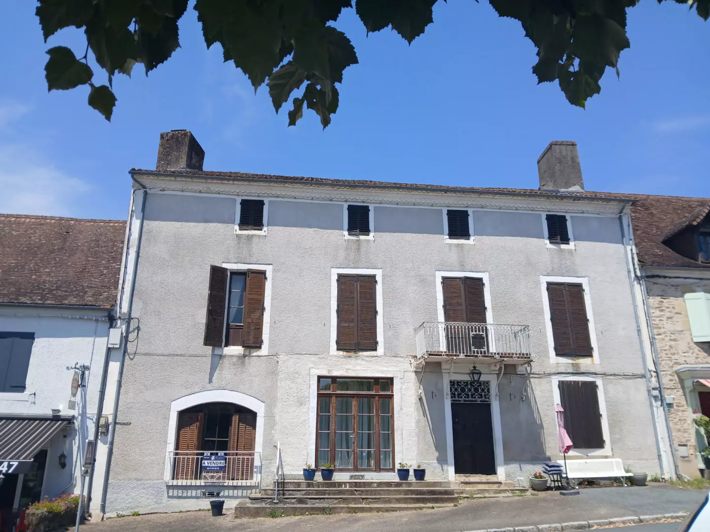 7-bedroom Town House In Jumilhac-le-grand, France (212 M²)