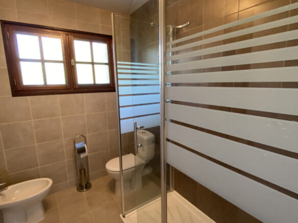 4-bedroom House In Saint-romain, France (204 M²)