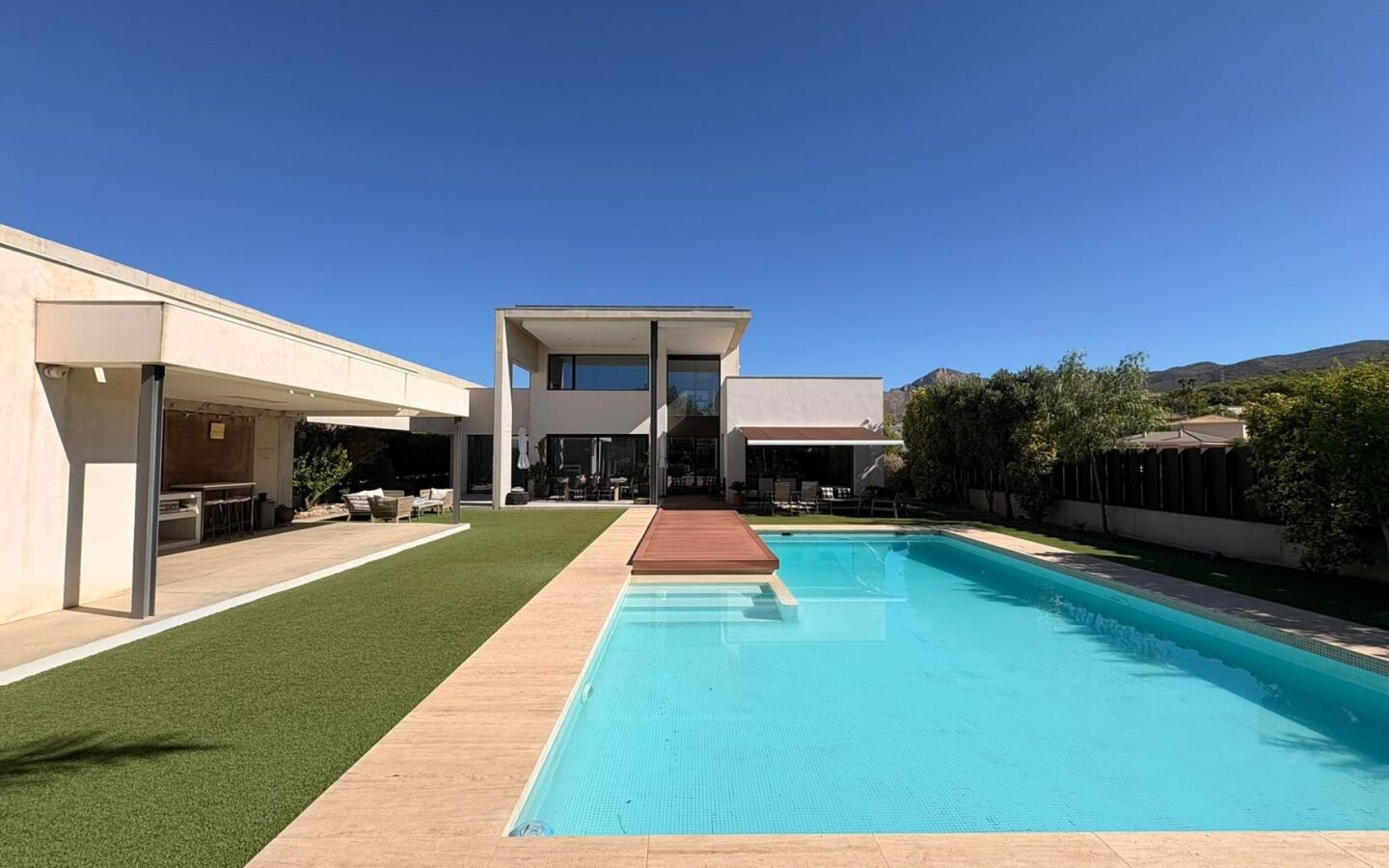 Detached Villa 363 M² In Petrer, Spain