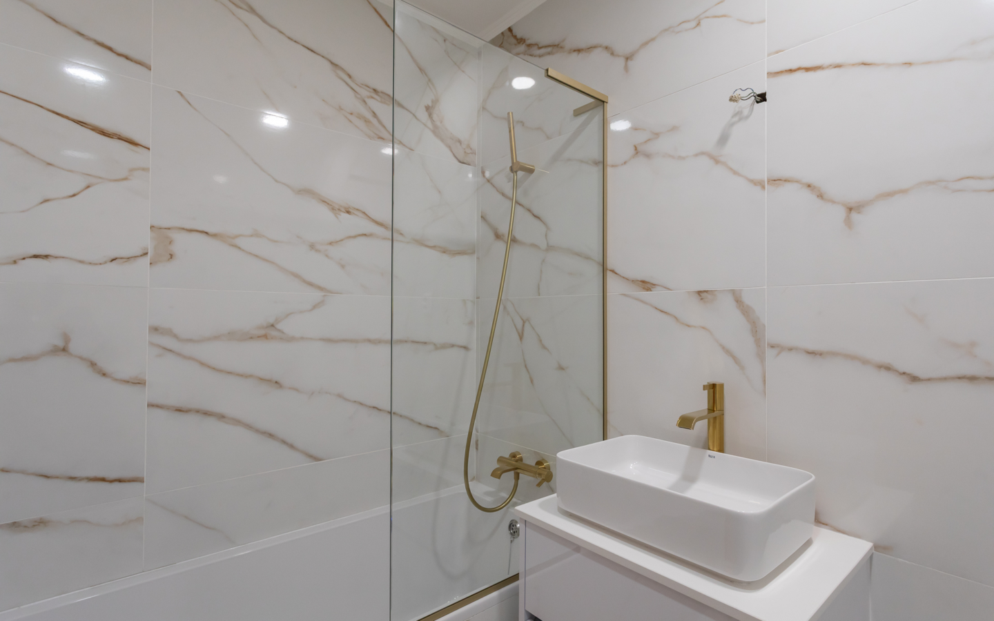 T3 Em Zona Premium De Paço De Arcos, Com Vista Mar, Remodelado, Com Garagem, Arrecadação E Açoteia Privativa