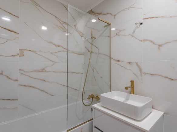 T3 Em Zona Premium De Paço De Arcos, Com Vista Mar, Remodelado, Com Garagem, Arrecadação E Açoteia Privativa