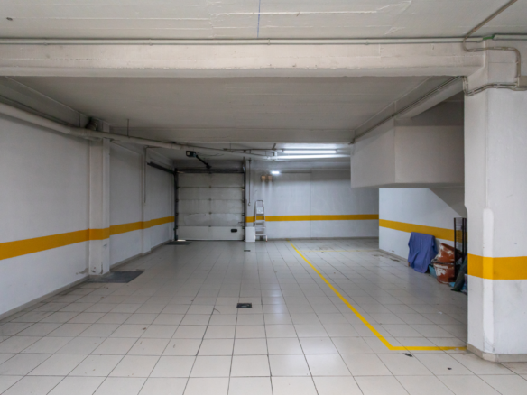 T3 Em Zona Premium De Paço De Arcos, Com Vista Mar, Remodelado, Com Garagem, Arrecadação E Açoteia Privativa