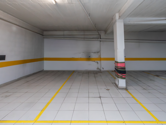 T3 Em Zona Premium De Paço De Arcos, Com Vista Mar, Remodelado, Com Garagem, Arrecadação E Açoteia Privativa
