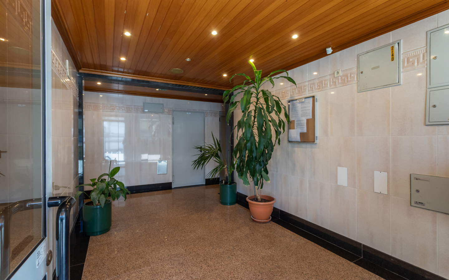 T3 Em Zona Premium De Paço De Arcos, Com Vista Mar, Remodelado, Com Garagem, Arrecadação E Açoteia Privativa