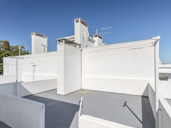 T3 Em Zona Premium De Paço De Arcos, Com Vista Mar, Remodelado, Com Garagem, Arrecadação E Açoteia Privativa