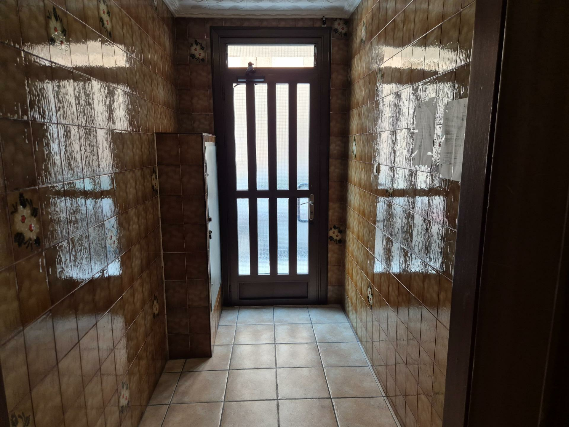 18-11-92923a 3-bedroom Flat In Elche, Spain (90 M²)