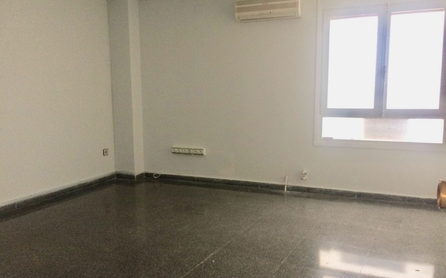1-bedroom Office In Elche, Spain (40 M²)