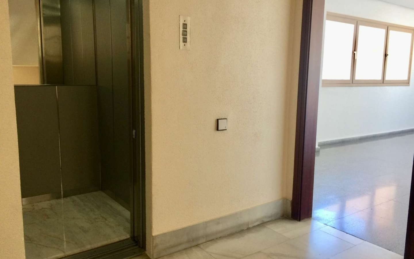 1-bedroom Office In Elche, Spain (40 M²)