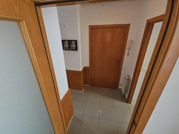 3-bedroom Flat In Girona, Spain (98 M²)