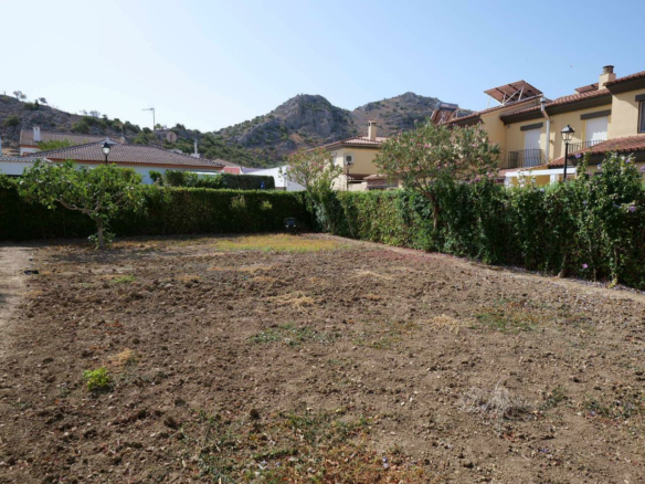 Land In Cuevas Del Becerro, Spain (304 M² Plot)