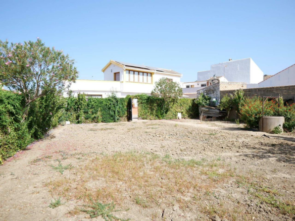 Land In Cuevas Del Becerro, Spain (304 M² Plot)