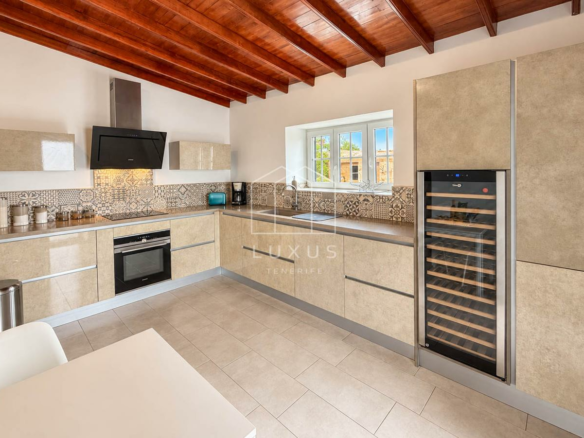 4-bedroom Villa In La Victoria De Acentejo, Spain (321 M²)