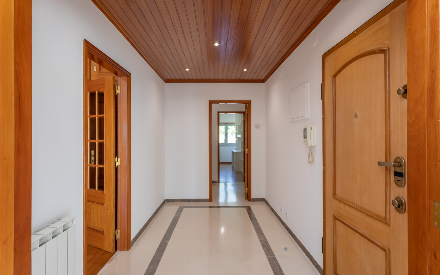T3 Em Zona Premium De Paço De Arcos, Com Vista Mar, Remodelado, Com Garagem, Arrecadação E Açoteia Privativa