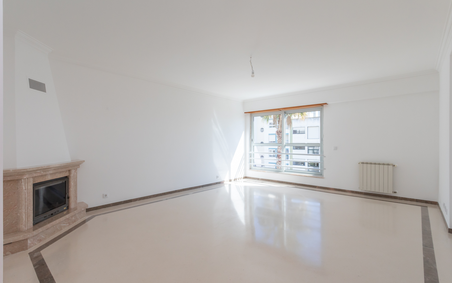 T3 Em Zona Premium De Paço De Arcos, Com Vista Mar, Remodelado, Com Garagem, Arrecadação E Açoteia Privativa