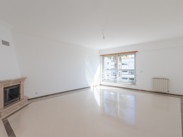 T3 Em Zona Premium De Paço De Arcos, Com Vista Mar, Remodelado, Com Garagem, Arrecadação E Açoteia Privativa