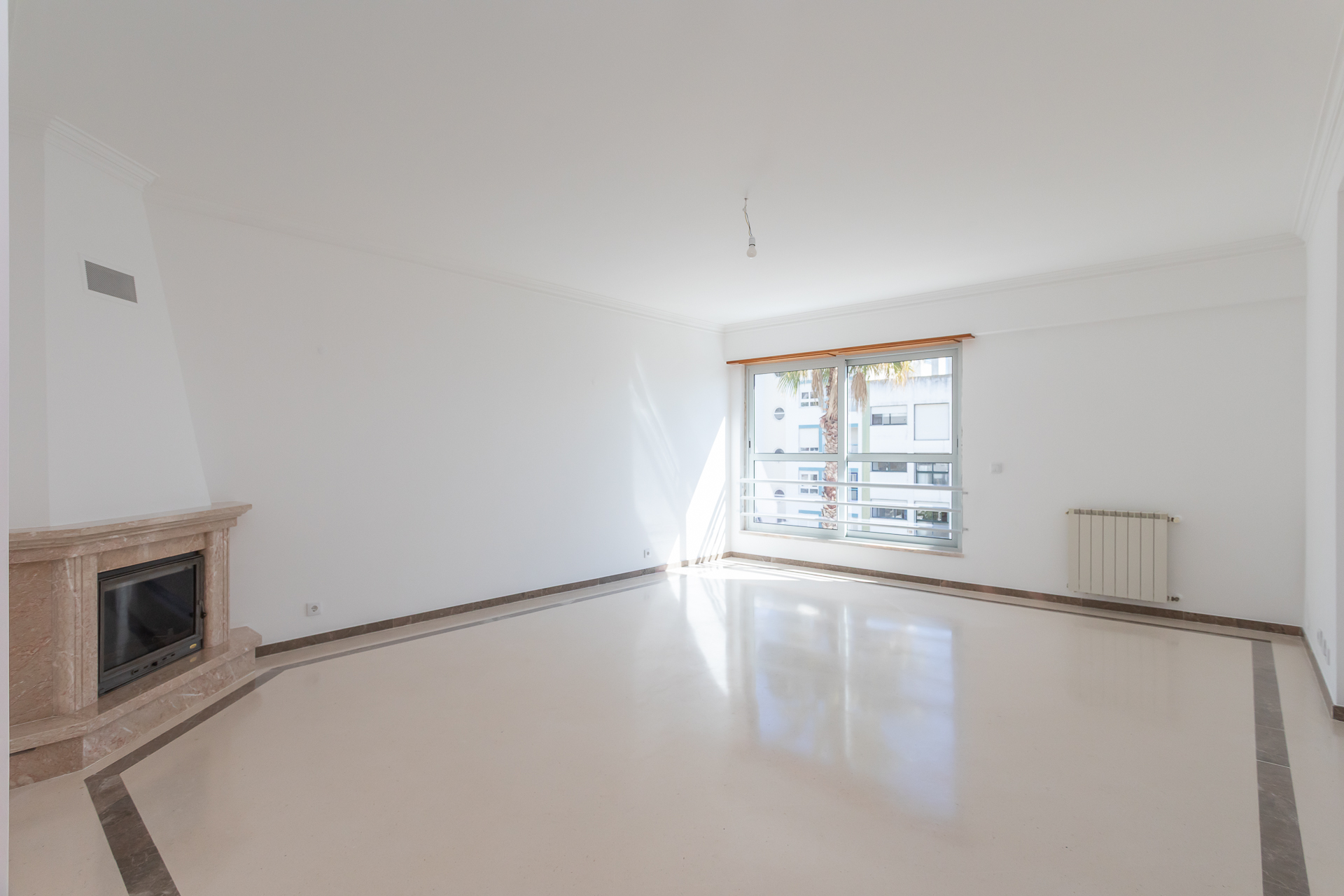 T3 Em Zona Premium De Paço De Arcos, Com Vista Mar, Remodelado, Com Garagem, Arrecadação E Açoteia Privativa