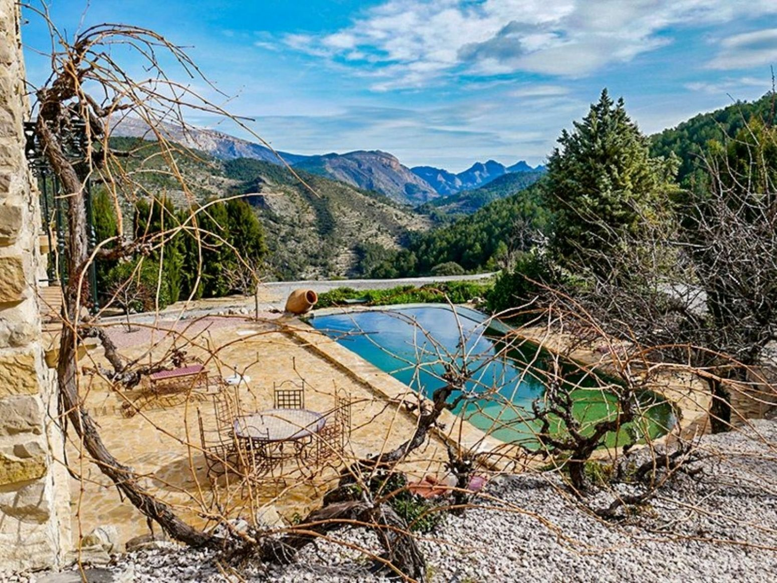 8-1-396388 5-bedroom Villa In Relleu, Spain (473 M²)