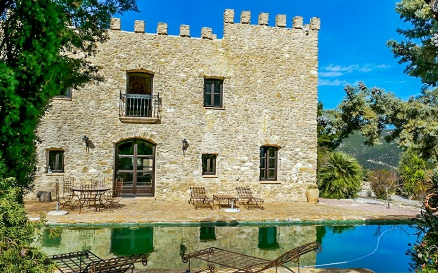 5-bedroom Villa In Relleu, Spain (473 M²)