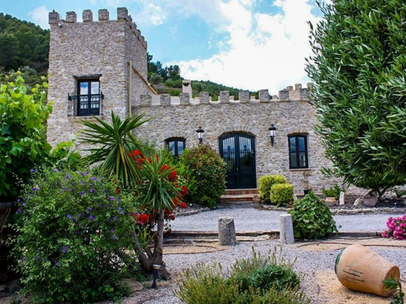 5-bedroom Villa In Relleu, Spain (473 M²)