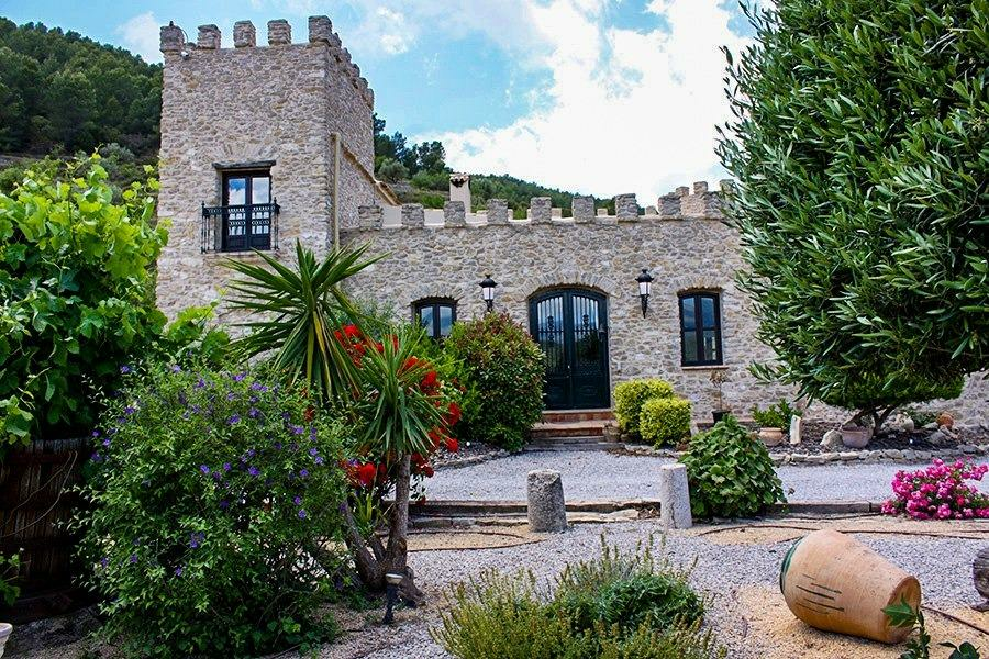 5-bedroom Villa In Relleu, Spain (473 M²)