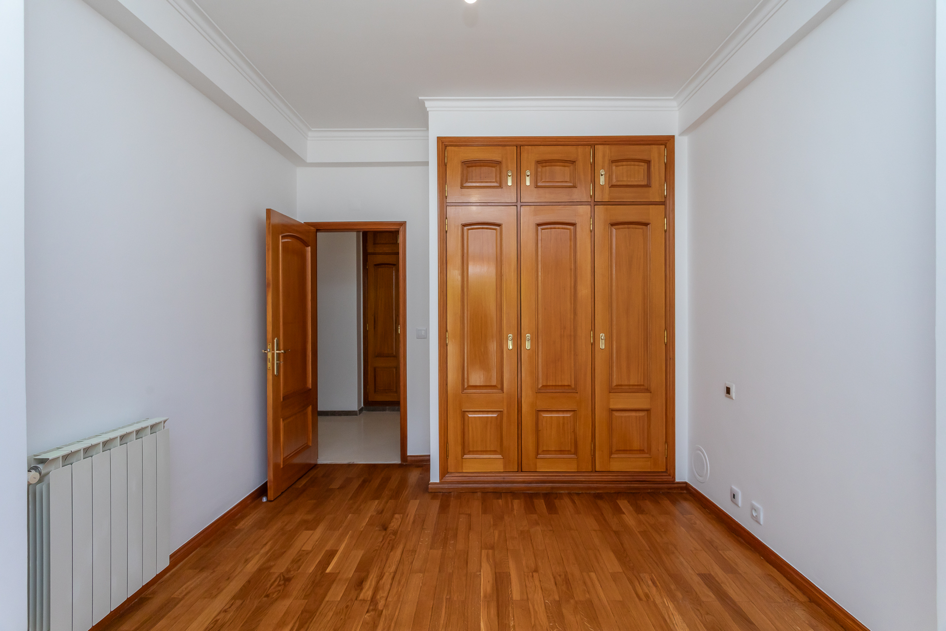 T3 Em Zona Premium De Paço De Arcos, Com Vista Mar, Remodelado, Com Garagem, Arrecadação E Açoteia Privativa