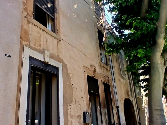 5-bedroom House In Cruzy, France (210 M²)