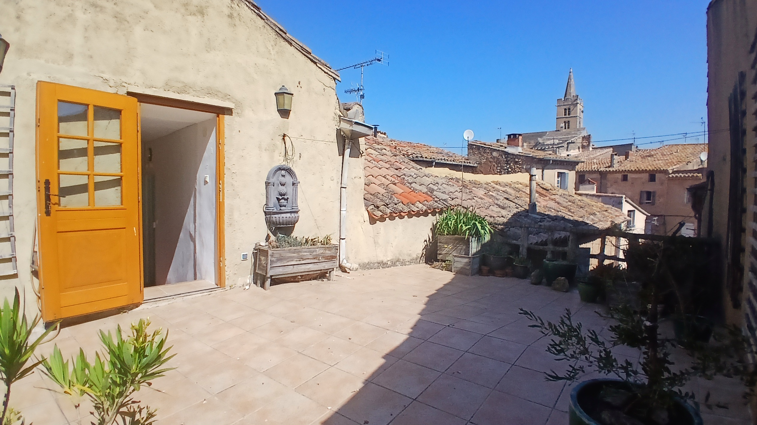 CRU154440EE-21e264 5-bedroom House In Cruzy, France (210 M²)