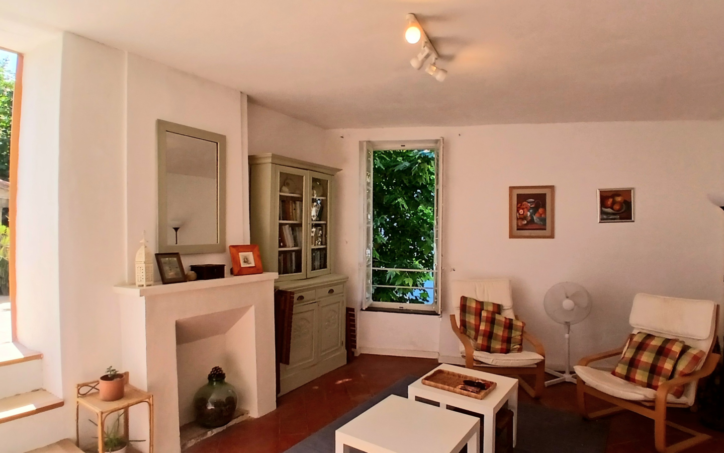 5-bedroom House In Cruzy, France (210 M²)