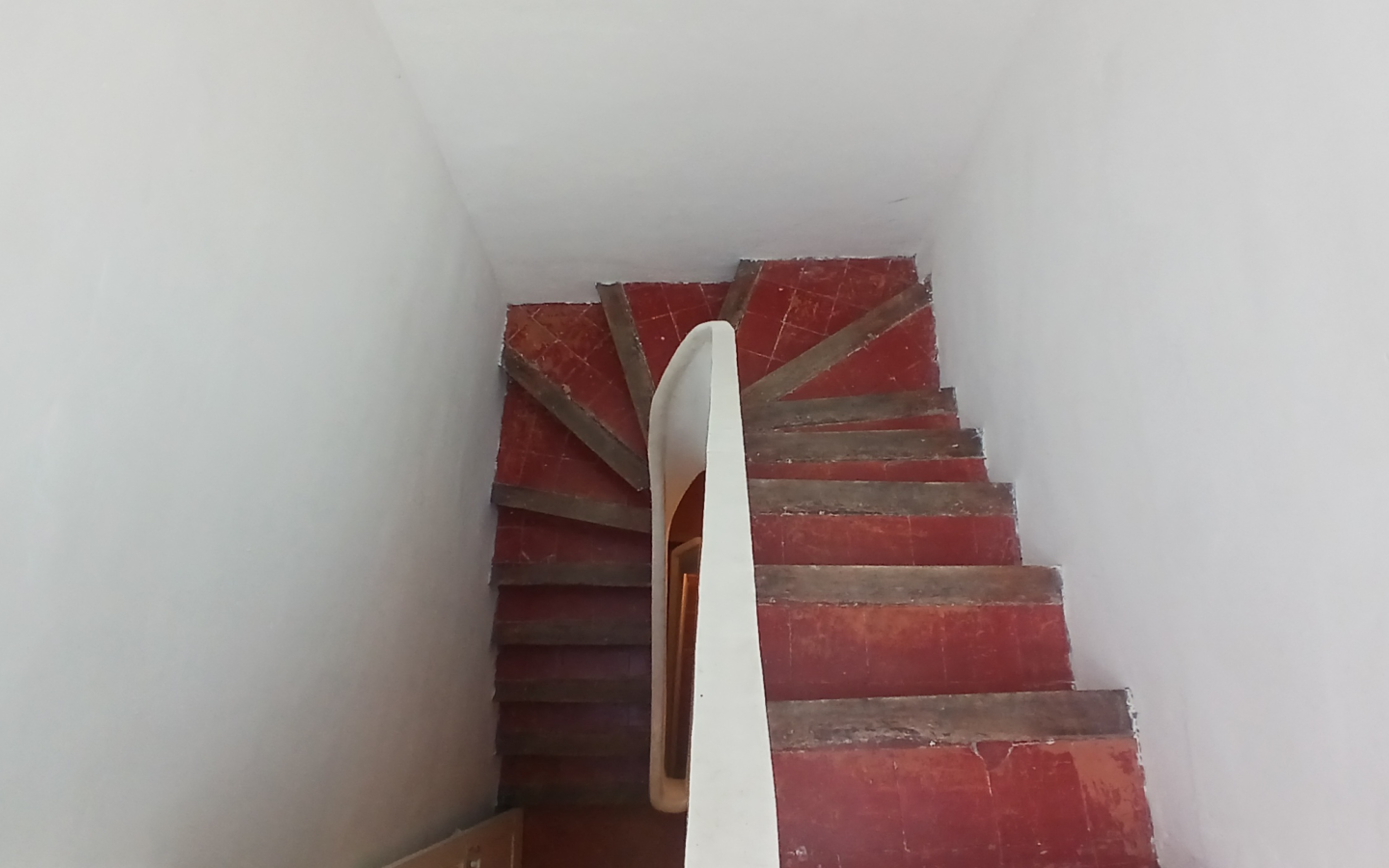 5-bedroom House In Cruzy, France (210 M²)