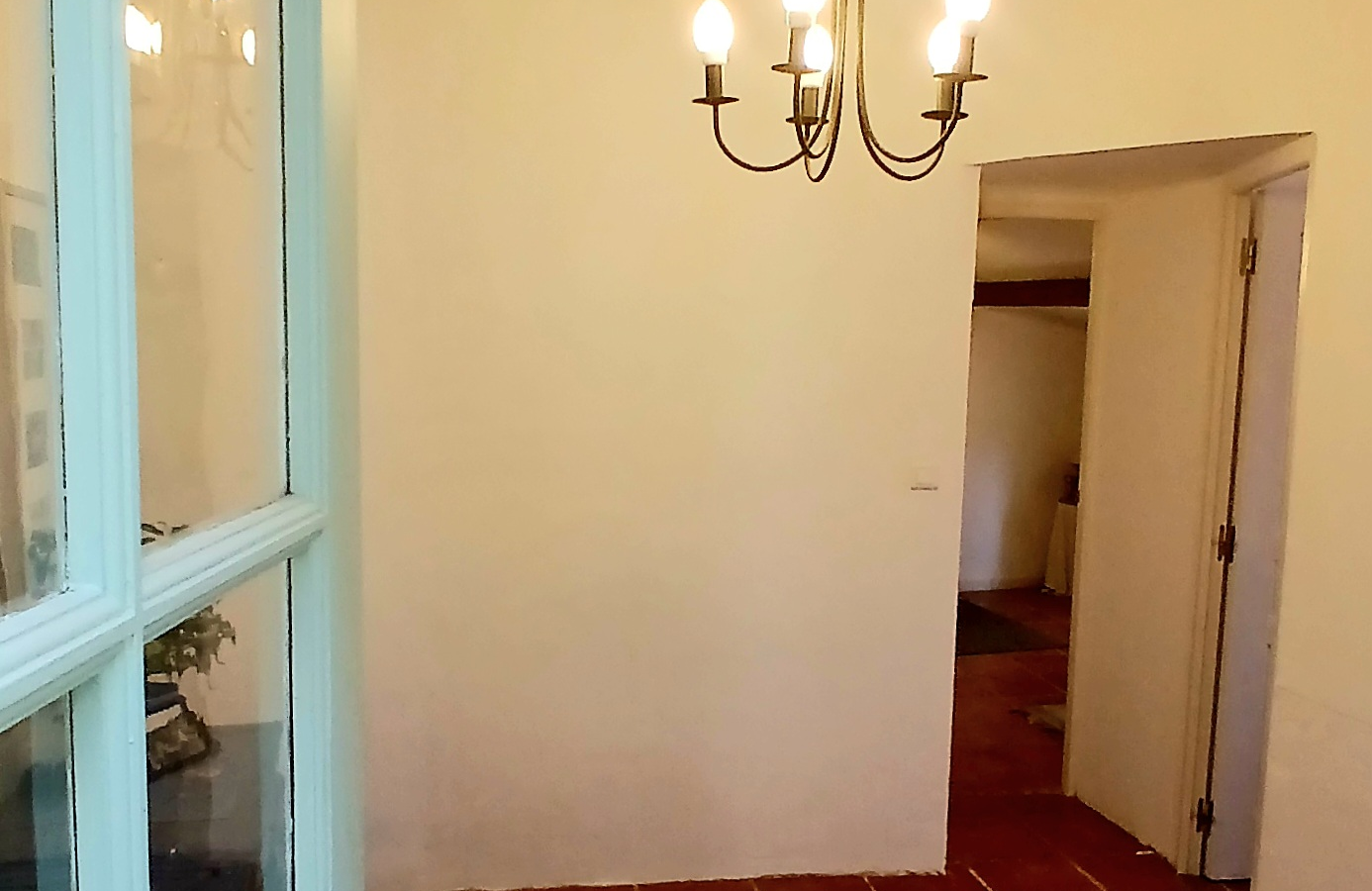 5-bedroom House In Cruzy, France (210 M²)