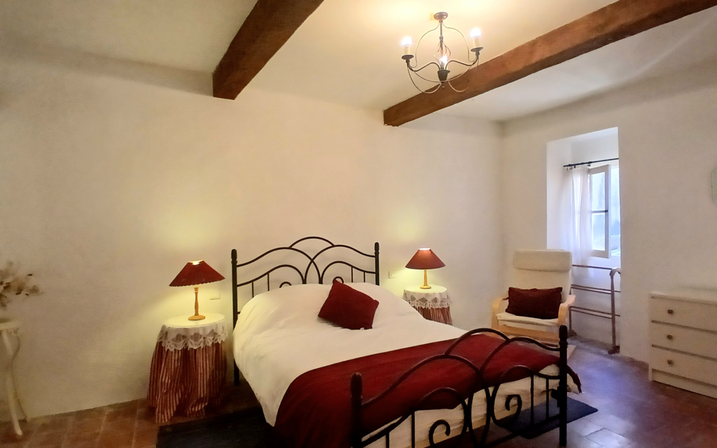 5-bedroom House In Cruzy, France (210 M²)
