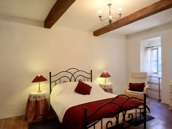 5-bedroom House In Cruzy, France (210 M²)