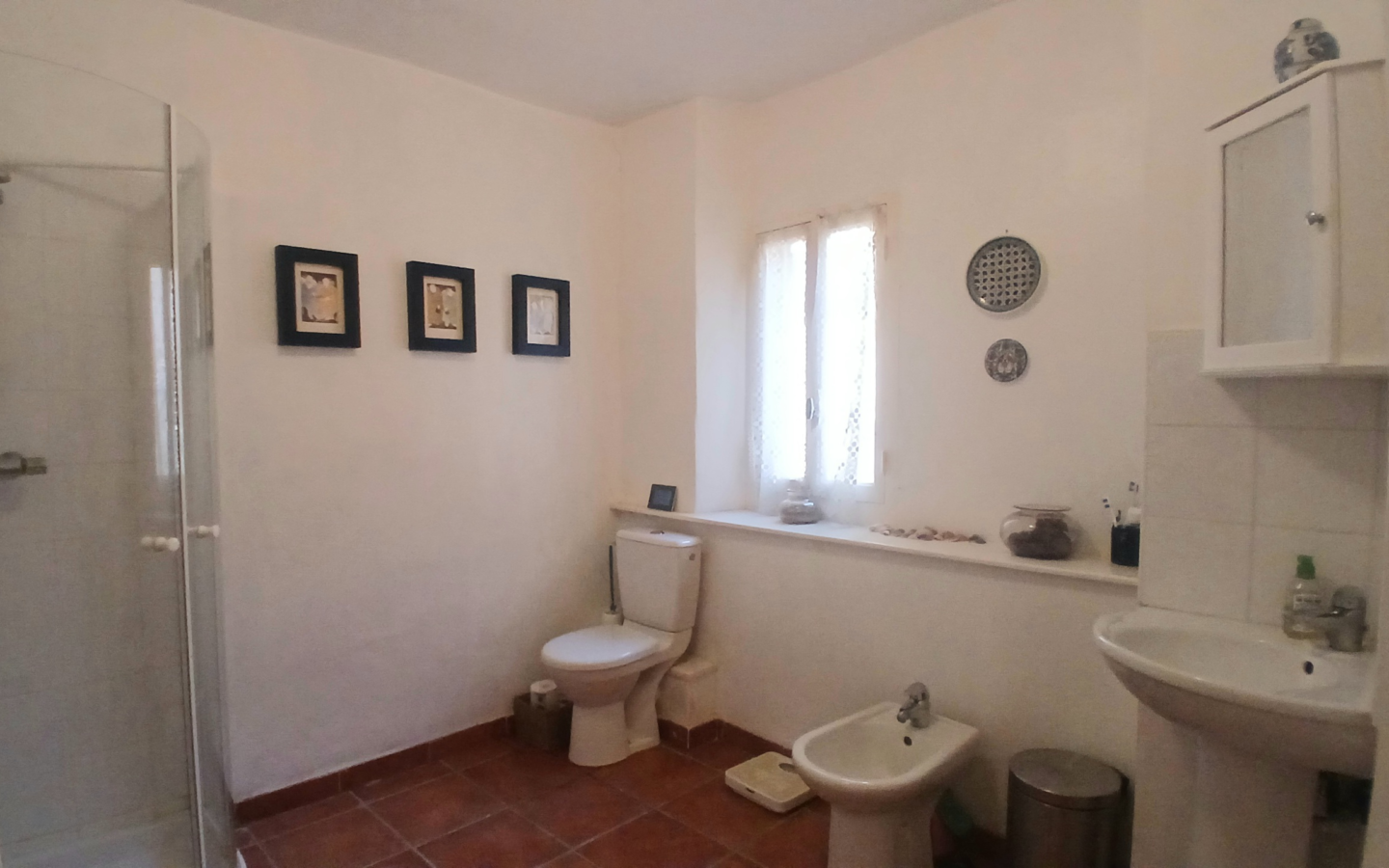 5-bedroom House In Cruzy, France (210 M²)