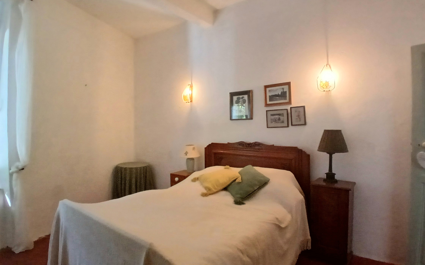 5-bedroom House In Cruzy, France (210 M²)