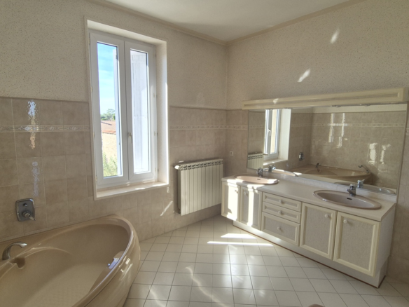 8-bedroom House In Murviel Les Beziers, France (300 M²)