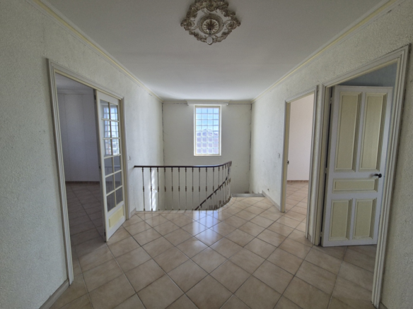 8-bedroom House In Murviel Les Beziers, France (300 M²)