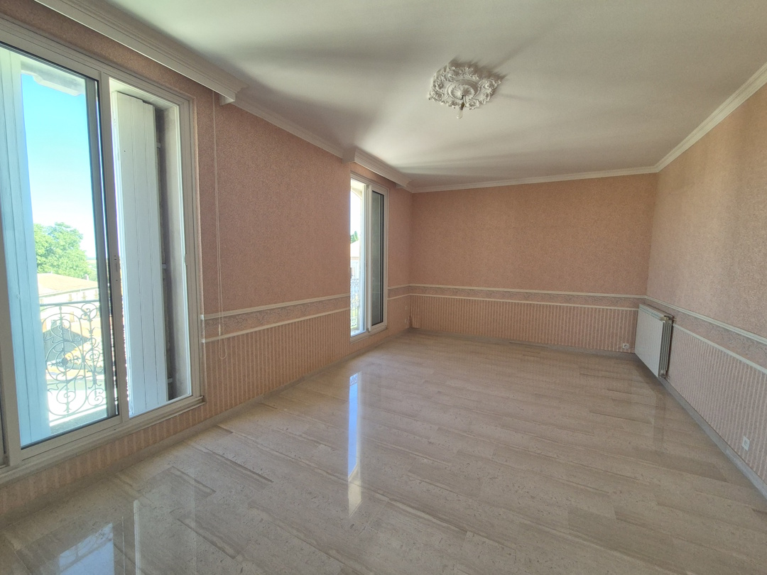 8-bedroom House In Murviel Les Beziers, France (300 M²)