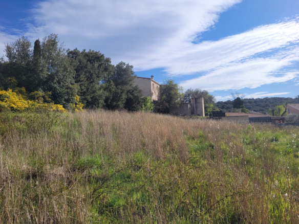 Land In Roujan, France (928 M² Plot)